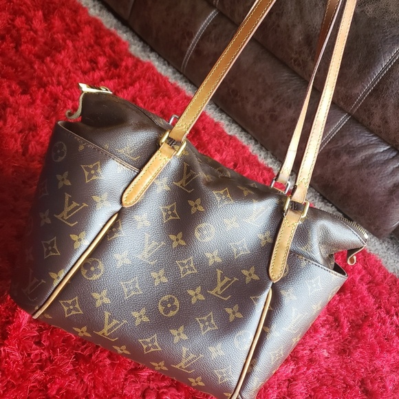 Louis Vuitton Handbags - Louis Vuitton Totally PM --Pending local PU